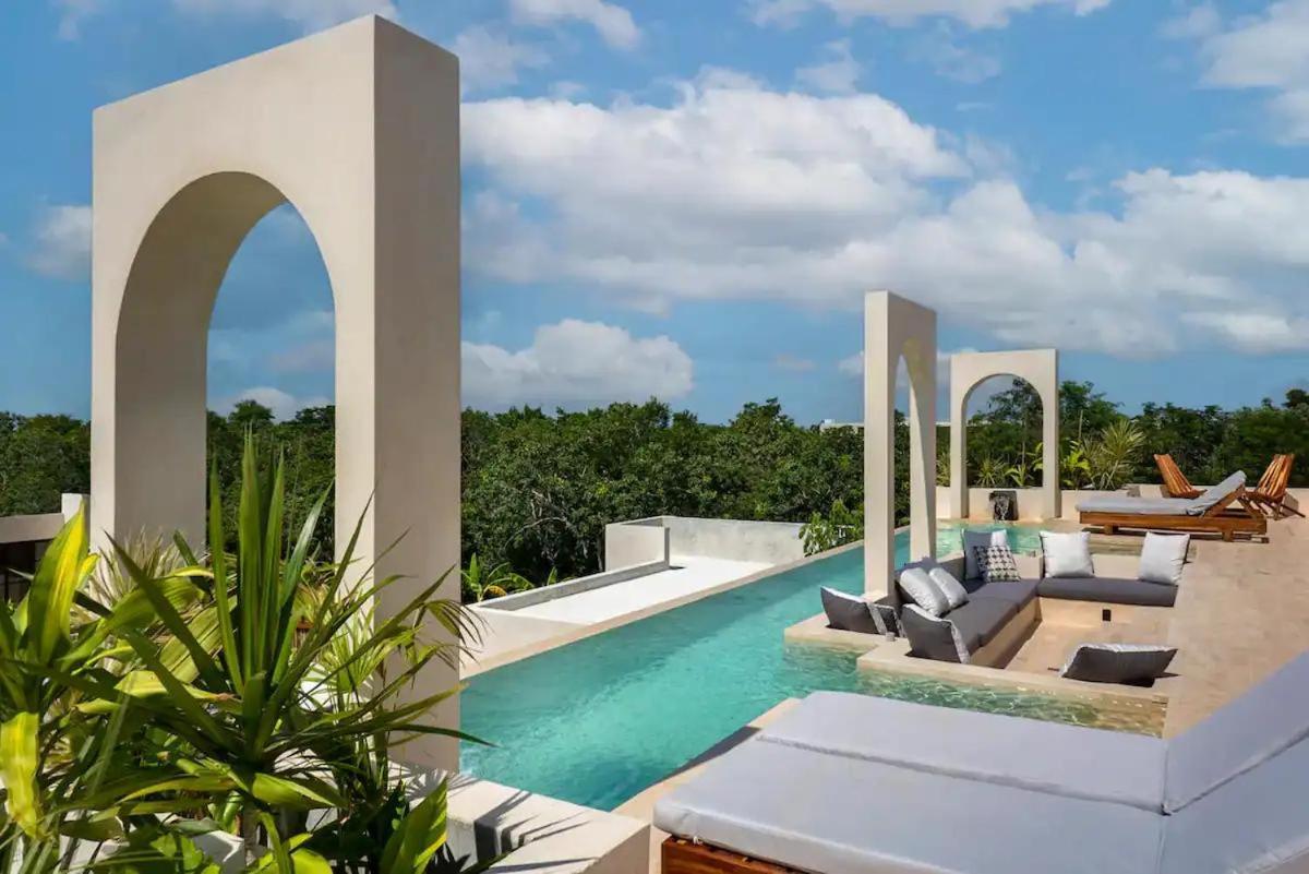 Designer Unit With Private Pool *