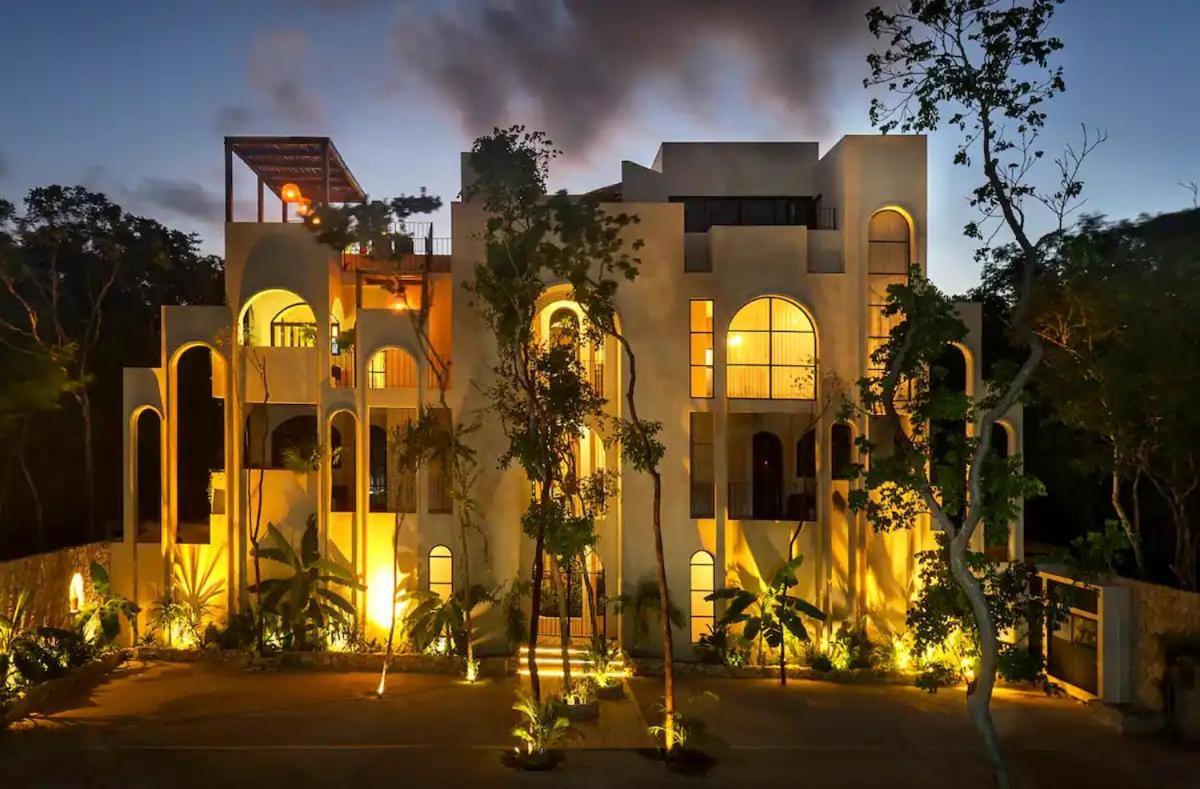 Apartment Designer Unit With Private Pool *