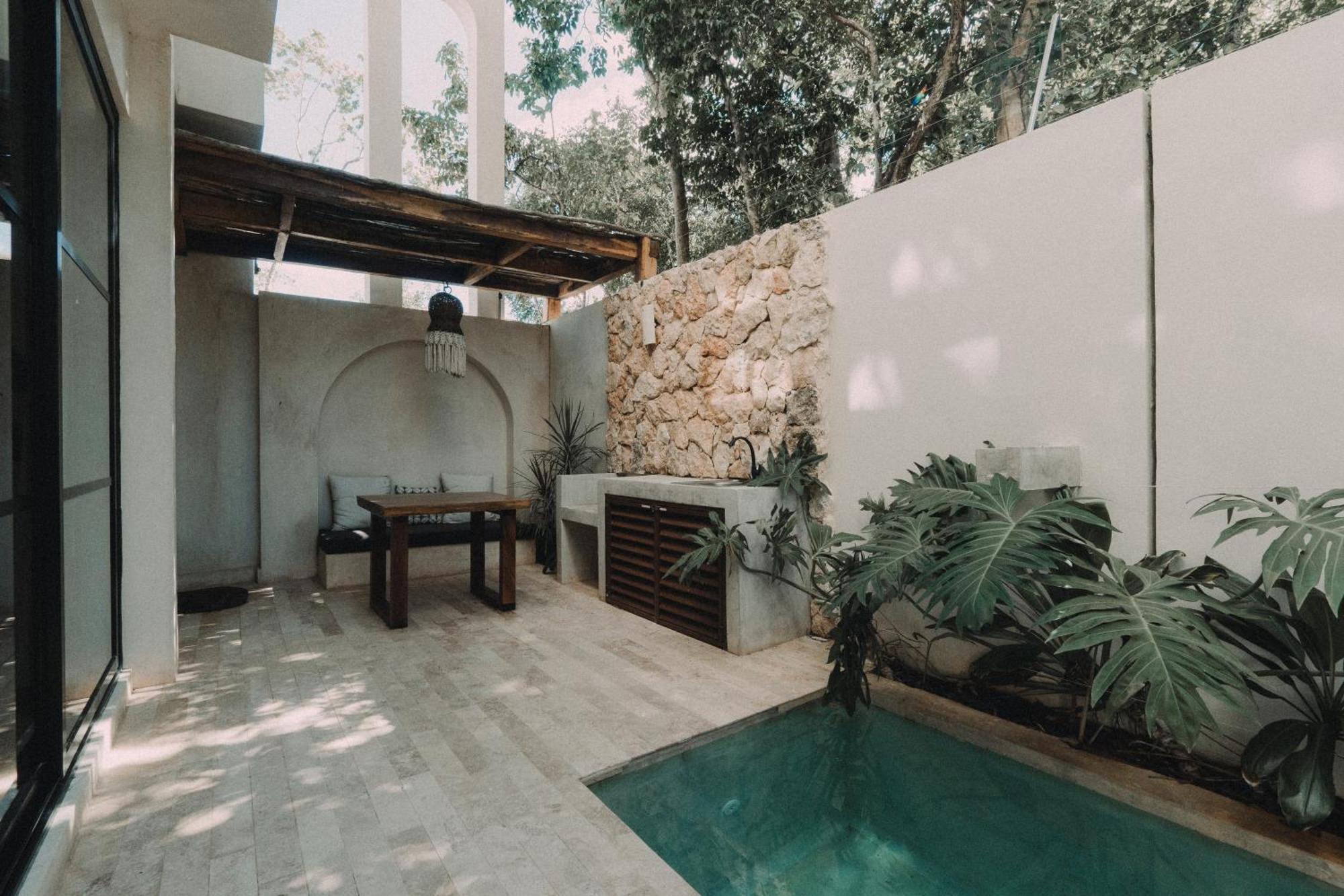 Designer Unit With Private Pool Apartment *
