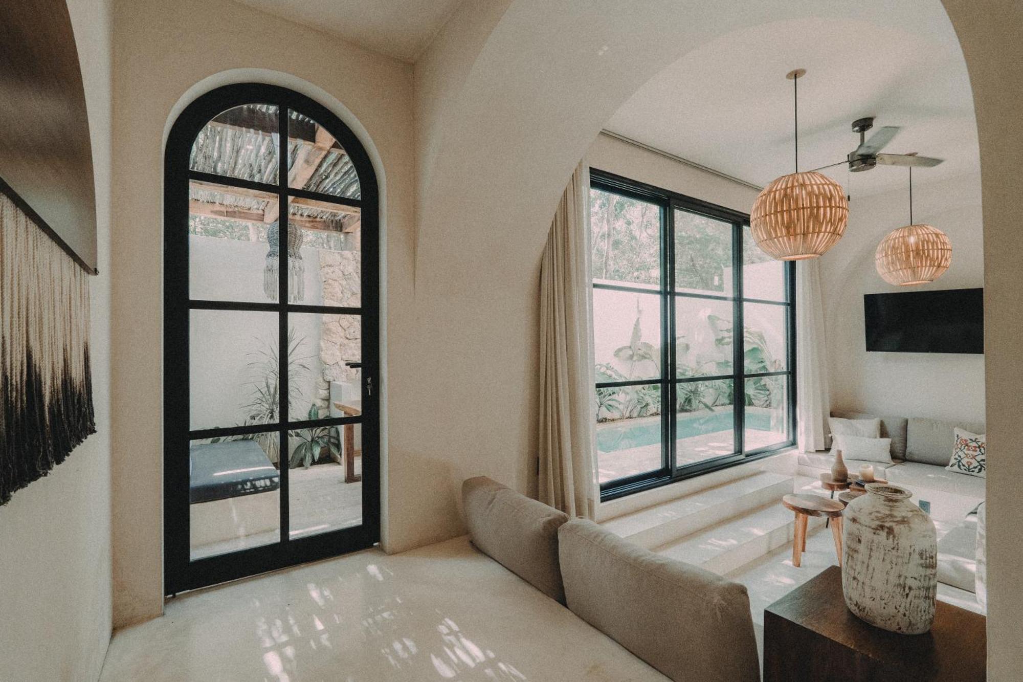 Designer Unit With Private Pool *