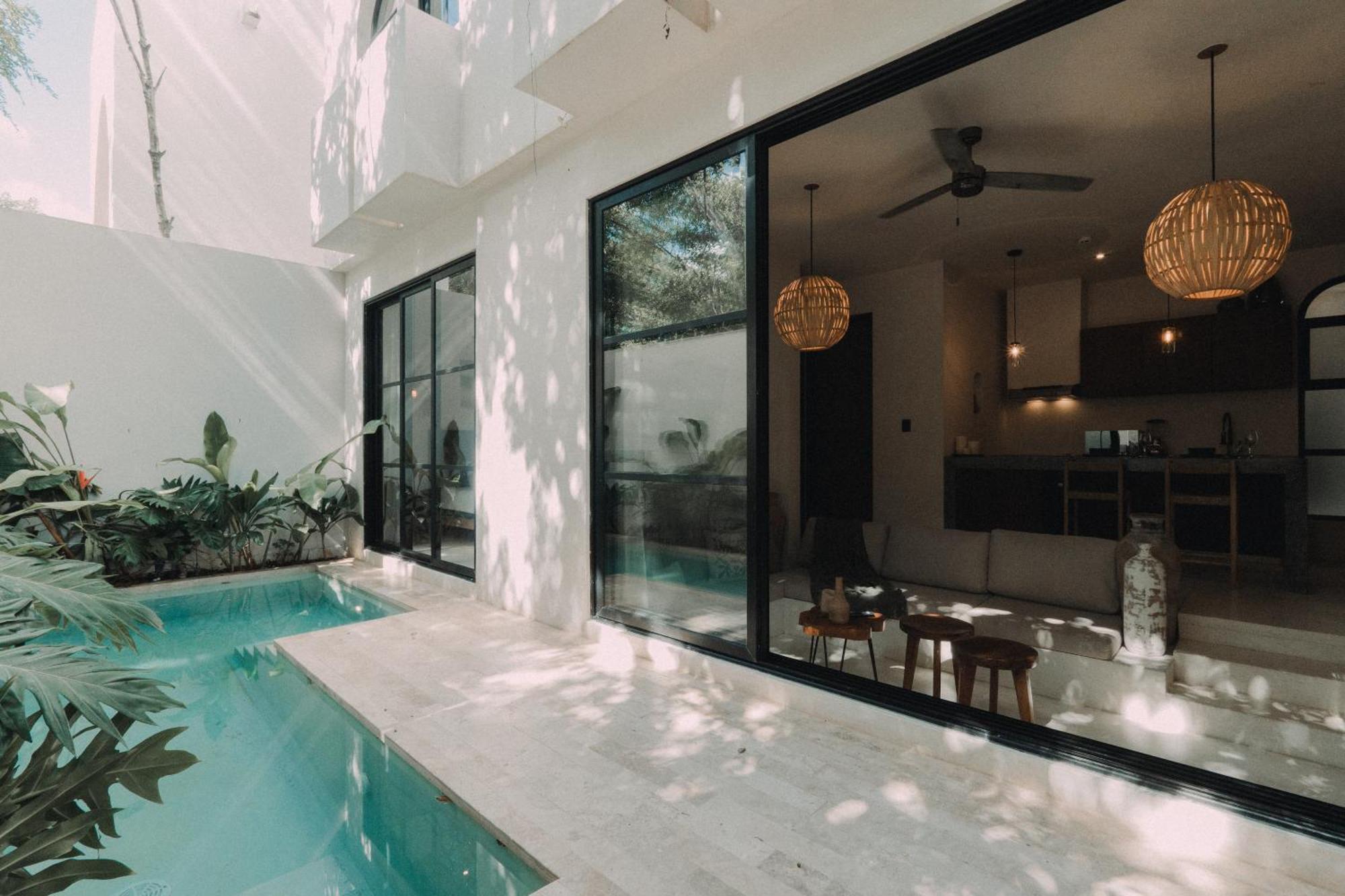 Designer Unit With Private Pool *