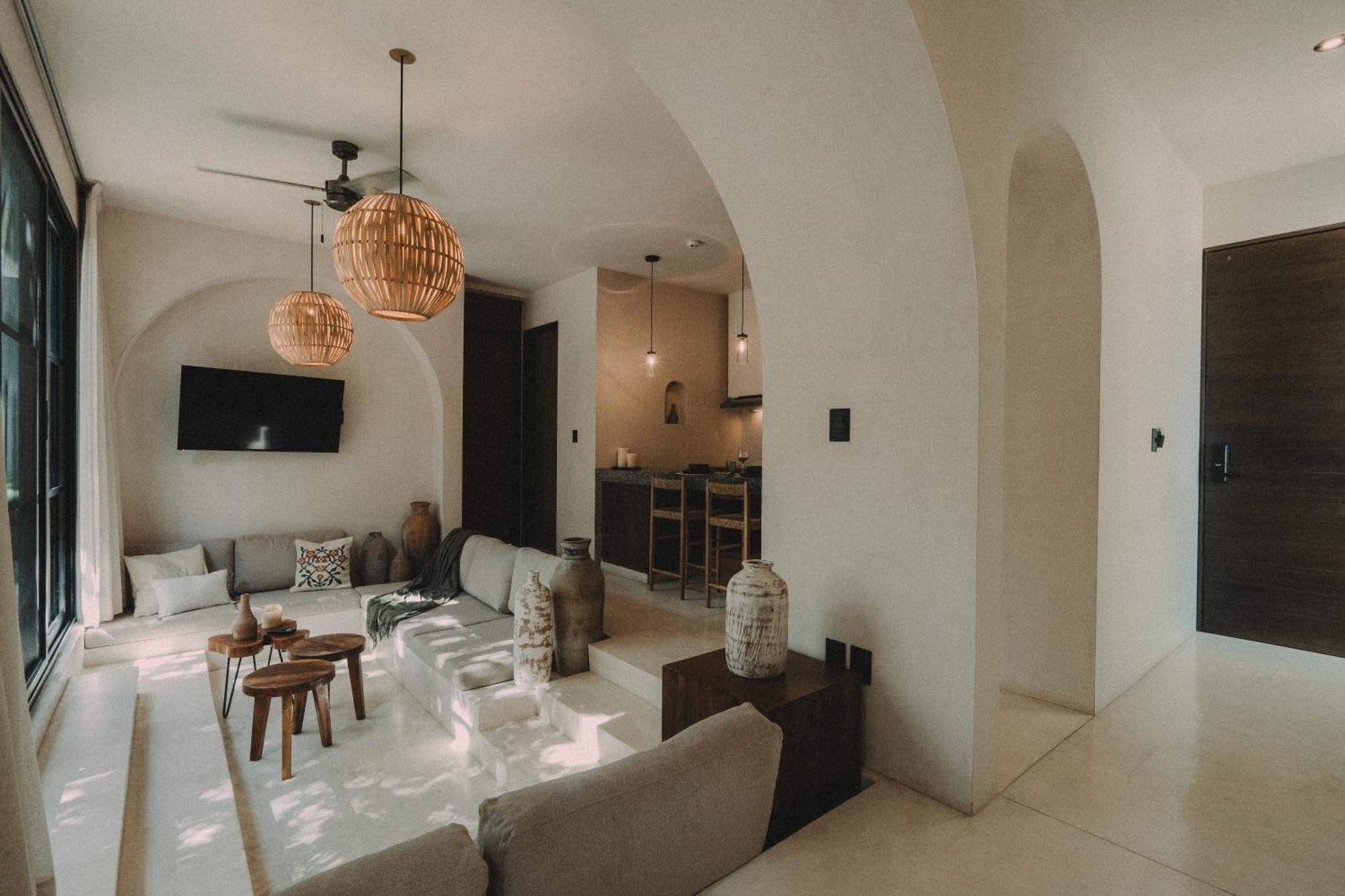 Designer Unit With Private Pool *